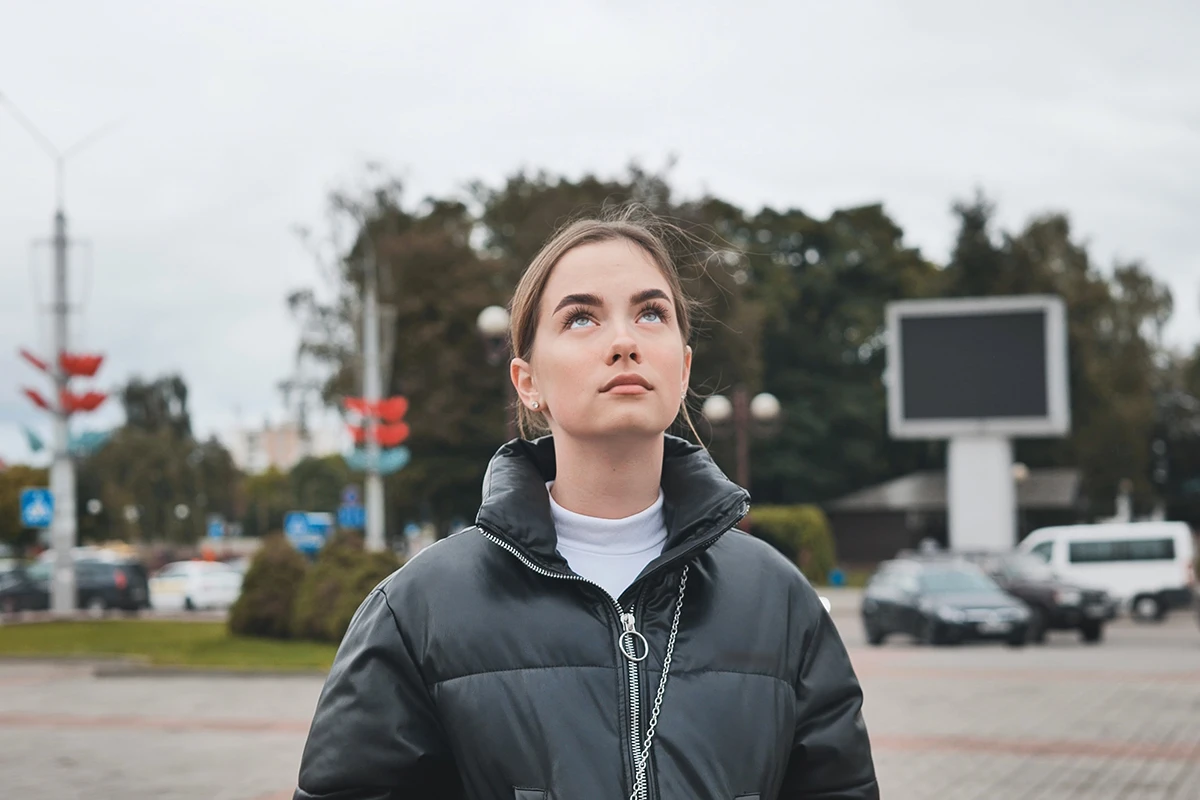На пороге взрослой жизни мир кажется сложным и враждебным. Источник: Shutterstock