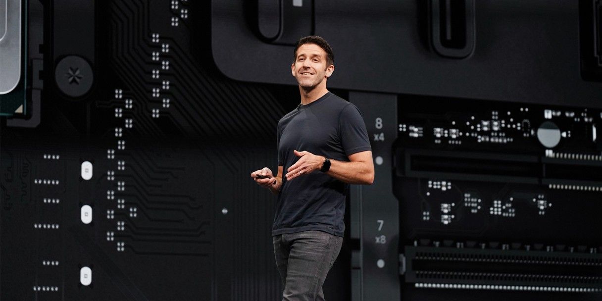 Кто такой Джон Тернус: возможный преемник Тима Кука на посту главы Apple