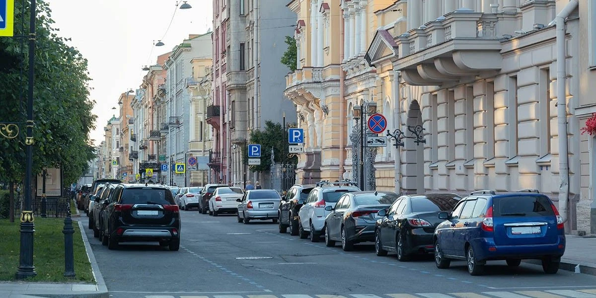 Новые тарифы на парковку в Петербурге: цены пересчитают в зависимости от загрузки зон