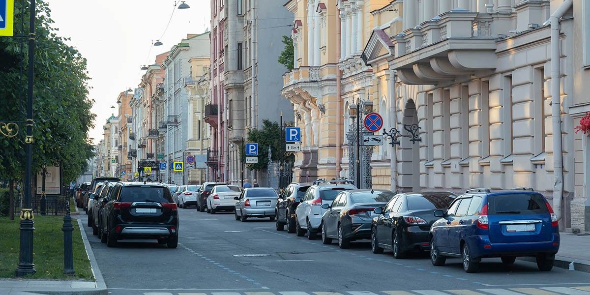 Новые тарифы на парковку в Петербурге: цены пересчитают в зависимости от загрузки зон