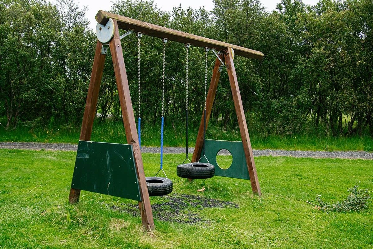 качели из бруса