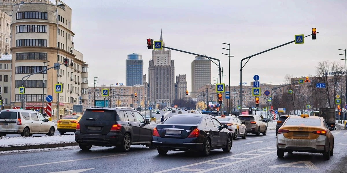Дептранс Москвы перекрыл движение на нескольких улицах в центре столицы: где ввели ограничения