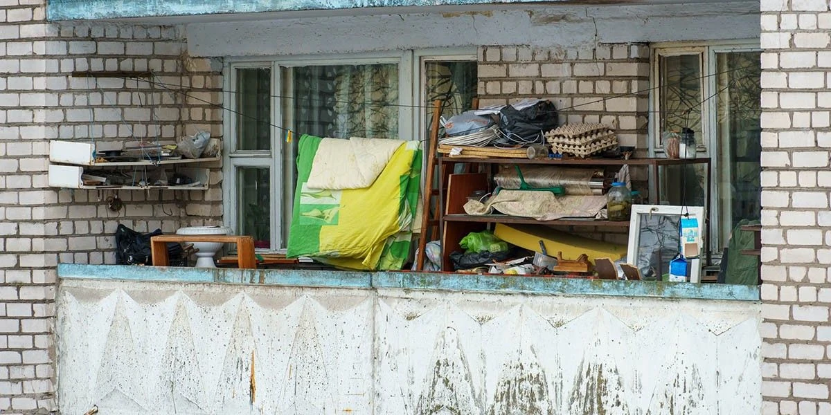 Почему склад на балконе — это плохо и как это можно исправить