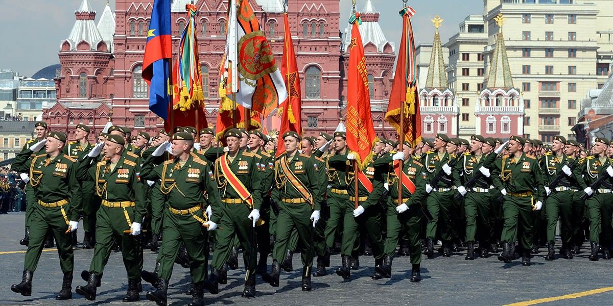 Перекрытия дорог в центре Москвы и репетиции парада Победы 2026: где ограничат движение