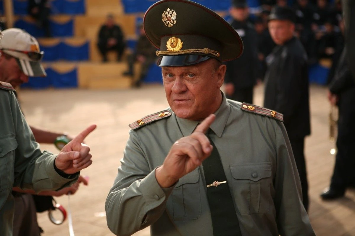 актер
