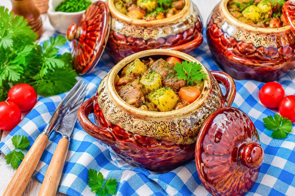 картофель и мясо в горшочке