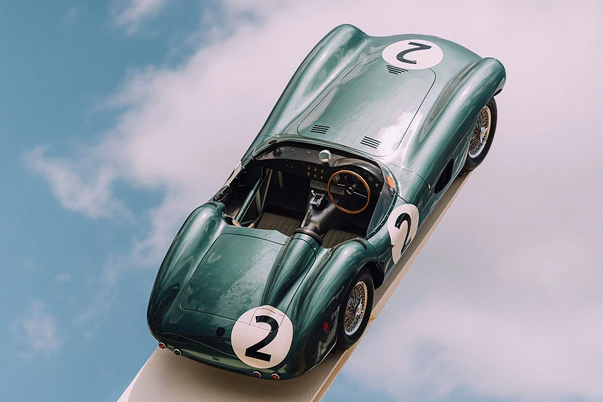 Aston Martin астон мартин