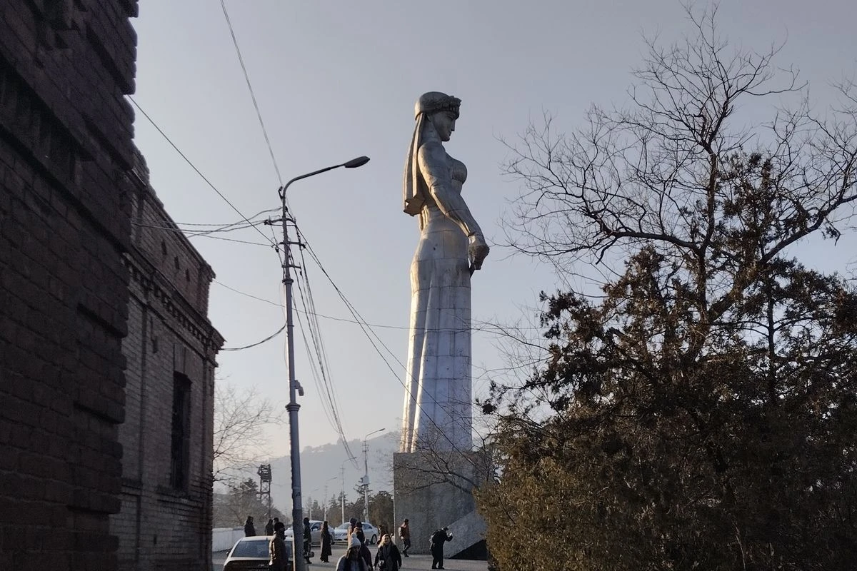 мать грузия памятник