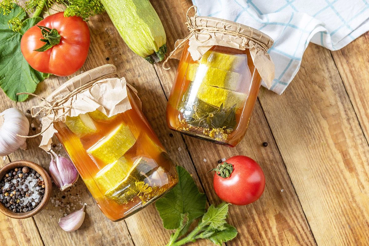 маринованная закуска в банке