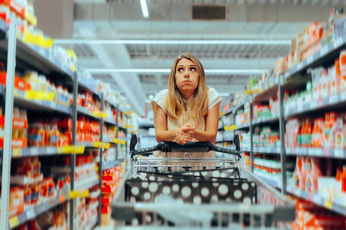 женщина в магазине