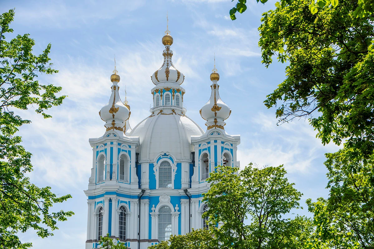 храмы Смольный