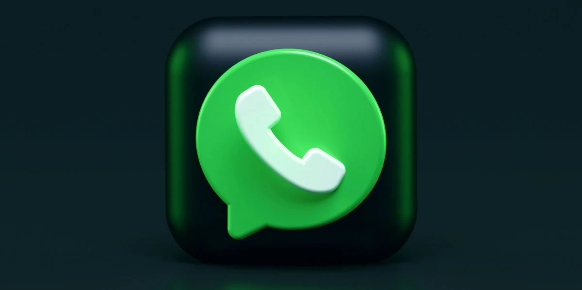 Открытки в WhatsApp могут быть опасны, рассказали эксперты