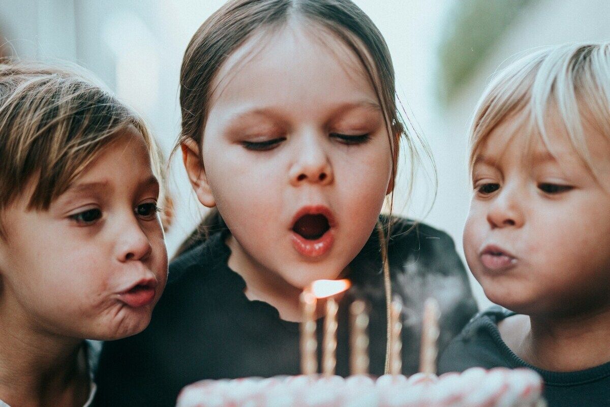 Что подарить девочке на 9 лет: список оригинальных и недорогих подарков