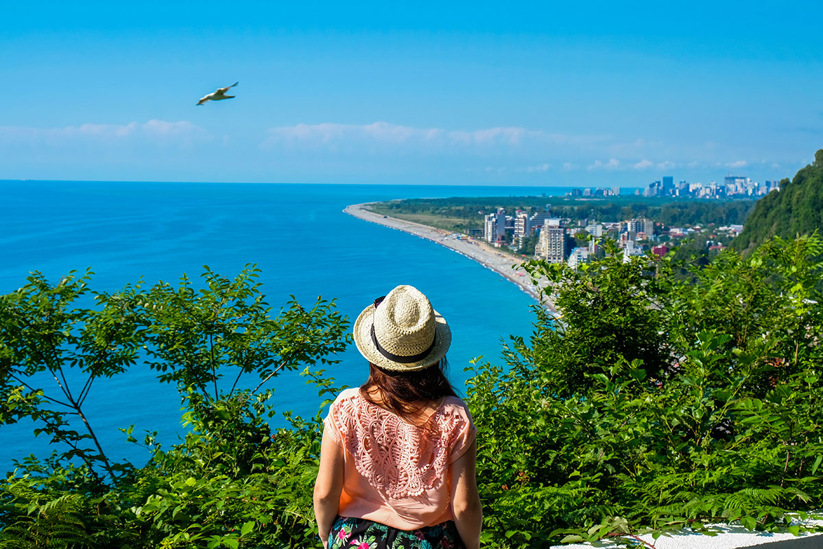 Панорама курорта Квариати. Источник: GreyBerry / Shutterstock / FOTODOM