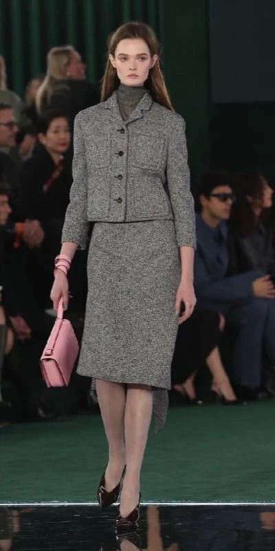 Консервативный костюм с узкой юбкой от Gucci. Источник: gucci.com