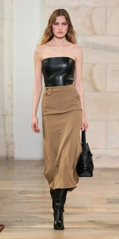 Лаконичный образ с кожаным корсетом. Источник: ralphlauren.co.uk