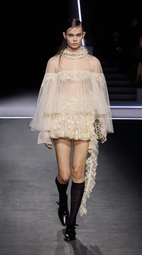 В осенней коллекции от Dior много кружев и пиратской романтики. Источник: dior.com