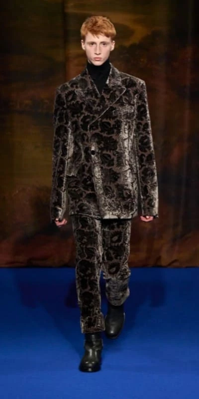«Приглушенный леопард» от Burberry. Источник: uk.burberry.com