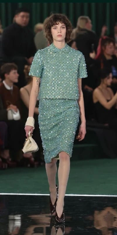 Ностальгический костюм с пайетками от «Гуччи». Источник: gucci.com