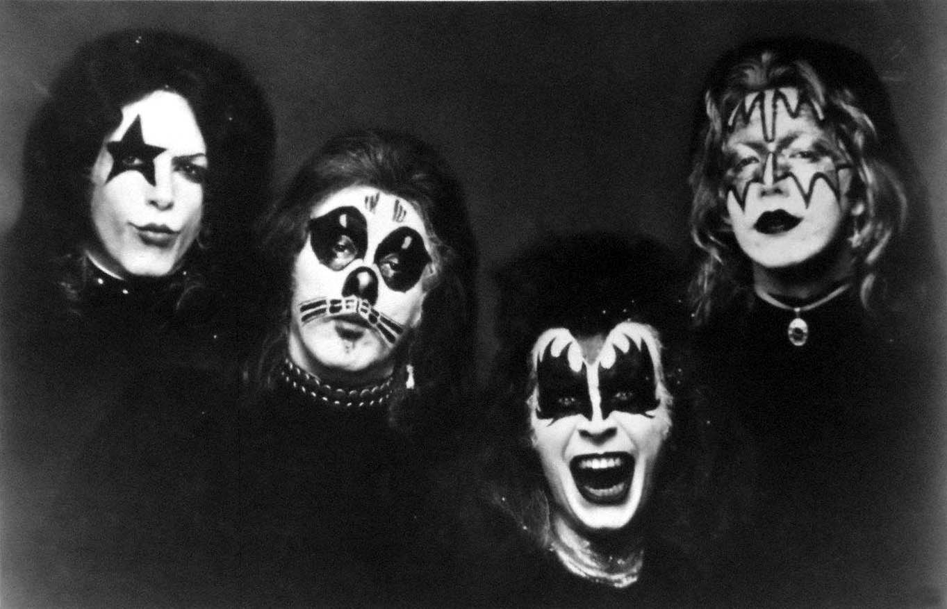 Фотосессия для дебютного альбома Kiss (1974). Источник: Casablanca Records / Общественное достояние