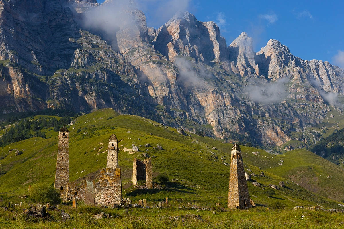 Ингушские башни. Источник: Alfiya Safuanova / Shutterstock / FOTODOM