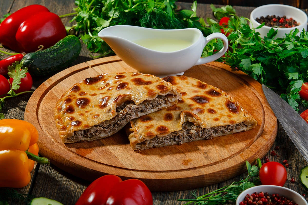 Дагестанское чуду с мясом. Источник: Nazim Teymurov / Shutterstock / FOTODOM