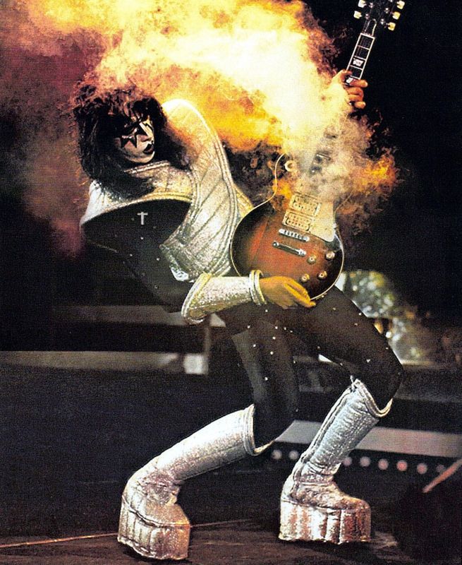 Фрейли на сцене в составе Kiss в 1977 году. Источник: Casablanca Records / Общественное достояние