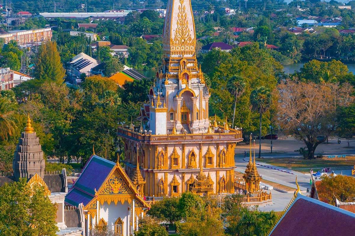 Храмовый комплекс Ват Чалонг. Источник: NorthSky Films / Shutterstock / FOTODOM