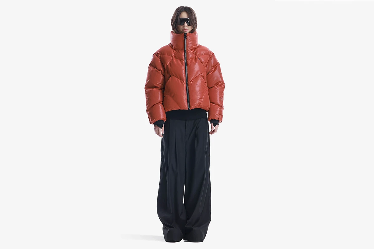 Удобный и стильный пуховик Krakatau. Источник: en.krakatauwear.com