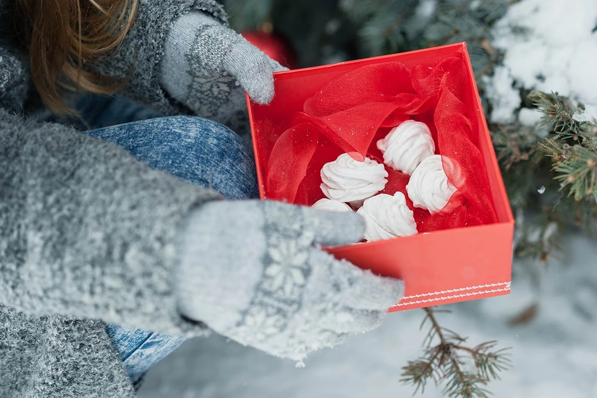 Cладкие подарки на Новый год порадуют и детей, и взрослых. Источник: Serenko Natalia / Shutterstock / FOTODOM
