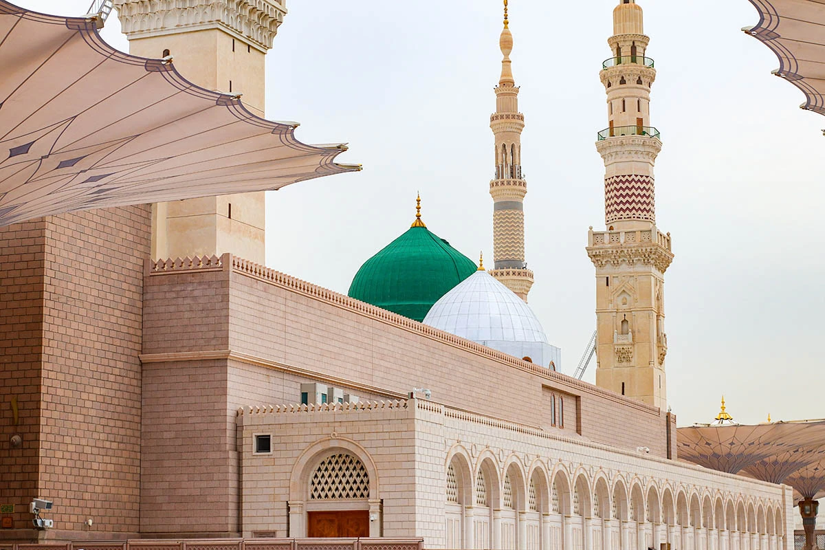 Мечеть Масджид ан-Набави. Источник: Yogi Achmad / Shutterstock / FOTODOM