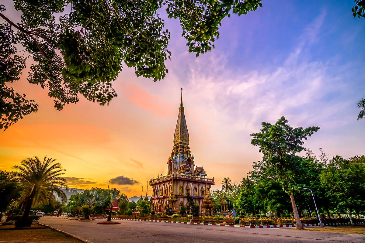 Пагода в Ват Чалонге. Источник: Chanasorn Charuthas / Shutterstock / FOTODOM