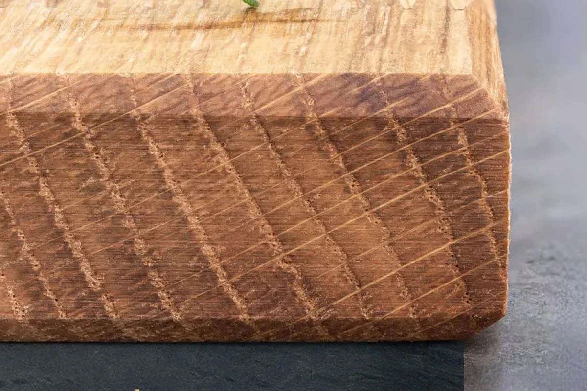 Simple Timber из массива дуба: древесина устойчива к повреждениям. Источник: ozon.ru