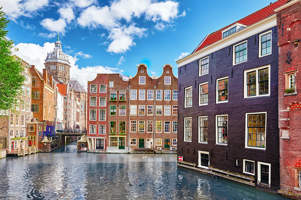 Старинные здания в Амстердаме. Источник: V_E / Shutterstock / FOTODOM