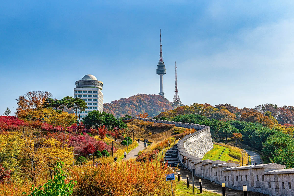 Дорога к башне Намсан. Источник: WASAN ONRUECHA / Shutterstock / FOTODOM