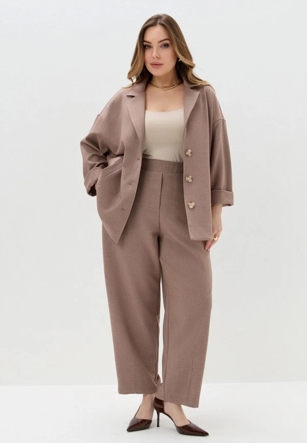 Брючные костюмы — это не скучно. Источник: stockmann.ru