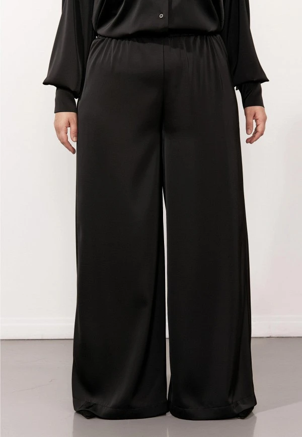 Бренд Odevaiwear. Источник: lamoda.ru