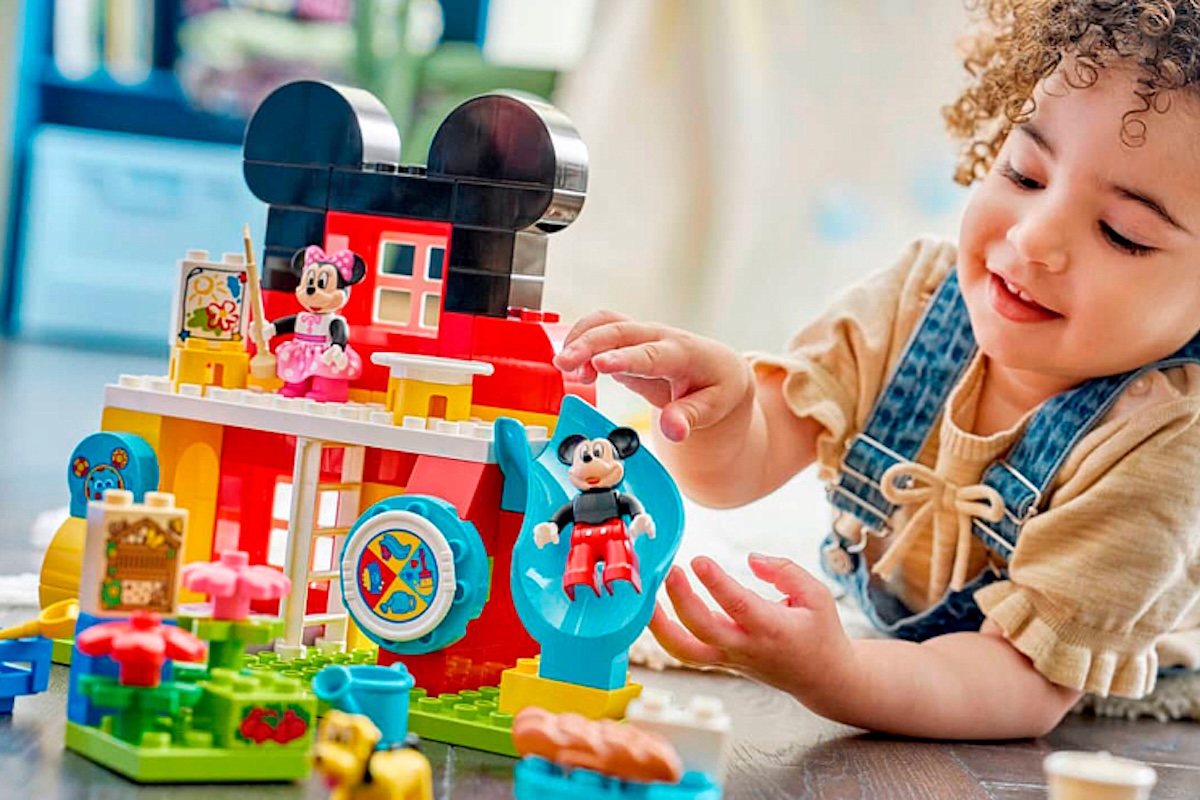 Конструктор LEGO DUPLO «Клуб Микки Мауса с Минни и Плуто». Источник: mir-kubikov.ru