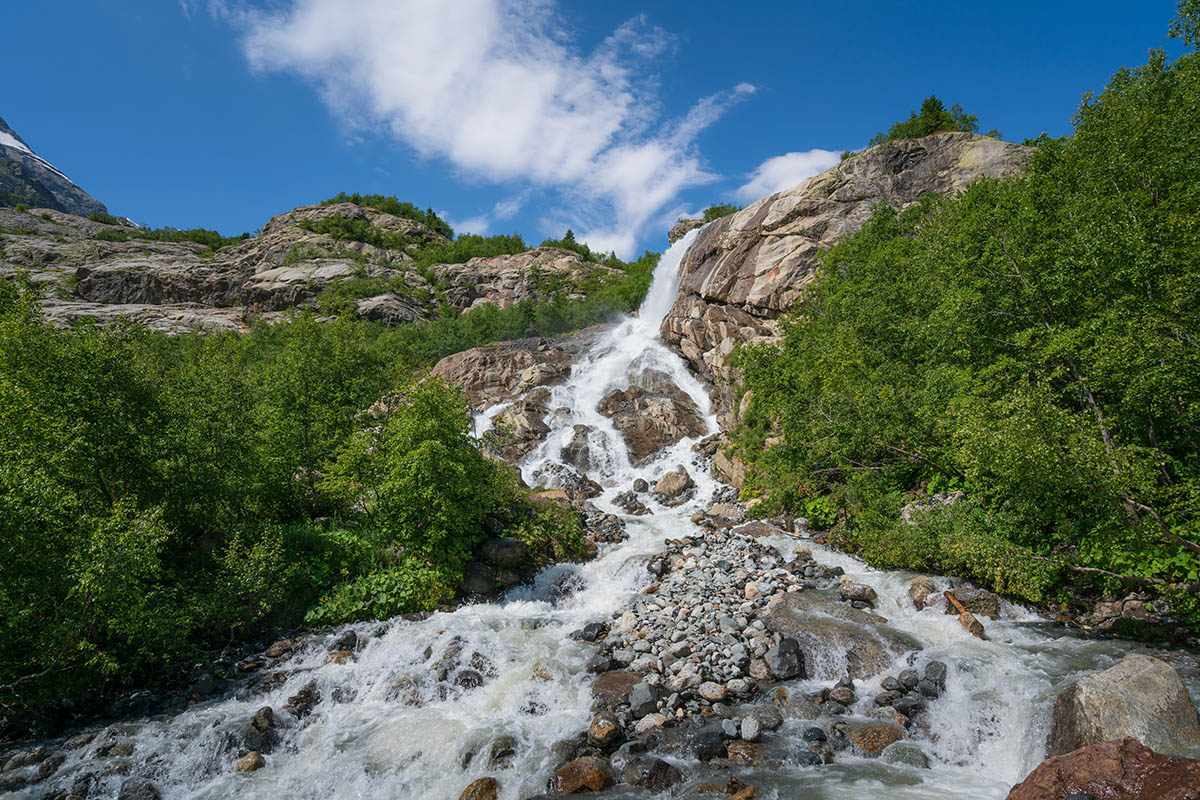 Водопад летом. Источник: Ula Ulachka / Shutterstock / FOTODOM