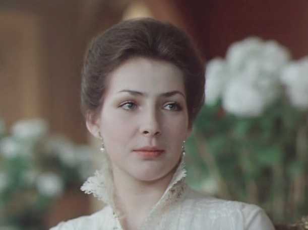 Анна Сергеевна Одинцова. Источник: кадр из сериала «Отцы и дети» (1983) / «Беларусьфильм», «Гостелерадио»
