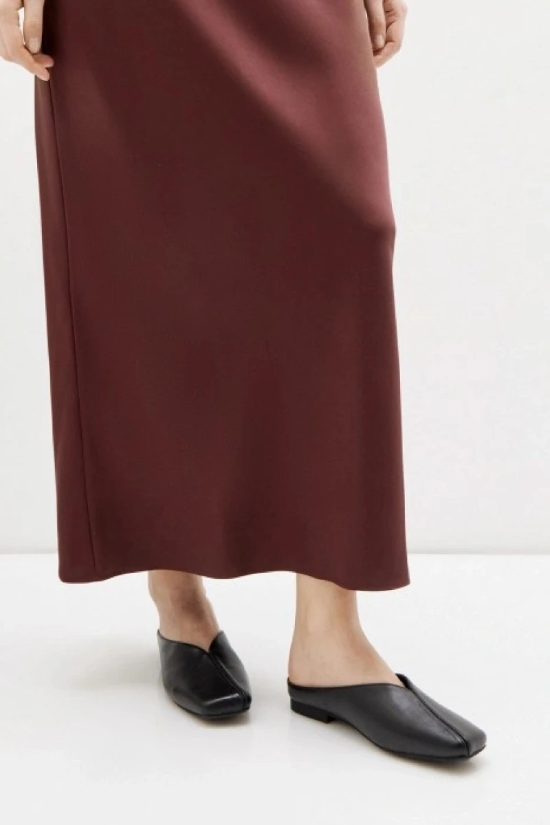 <span style="font-weight: 400;">Закрытые мюли. Источник: lamoda.ru</span>