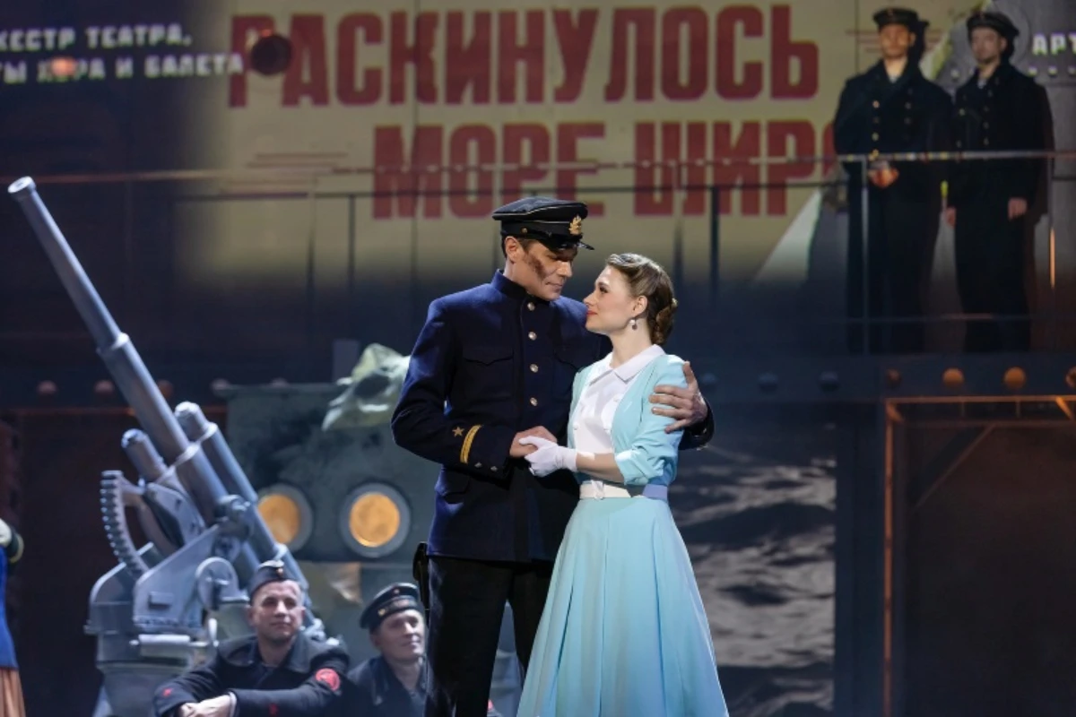 Оперетта «Раскинулось море широко». Источник: muzcomedy.ru