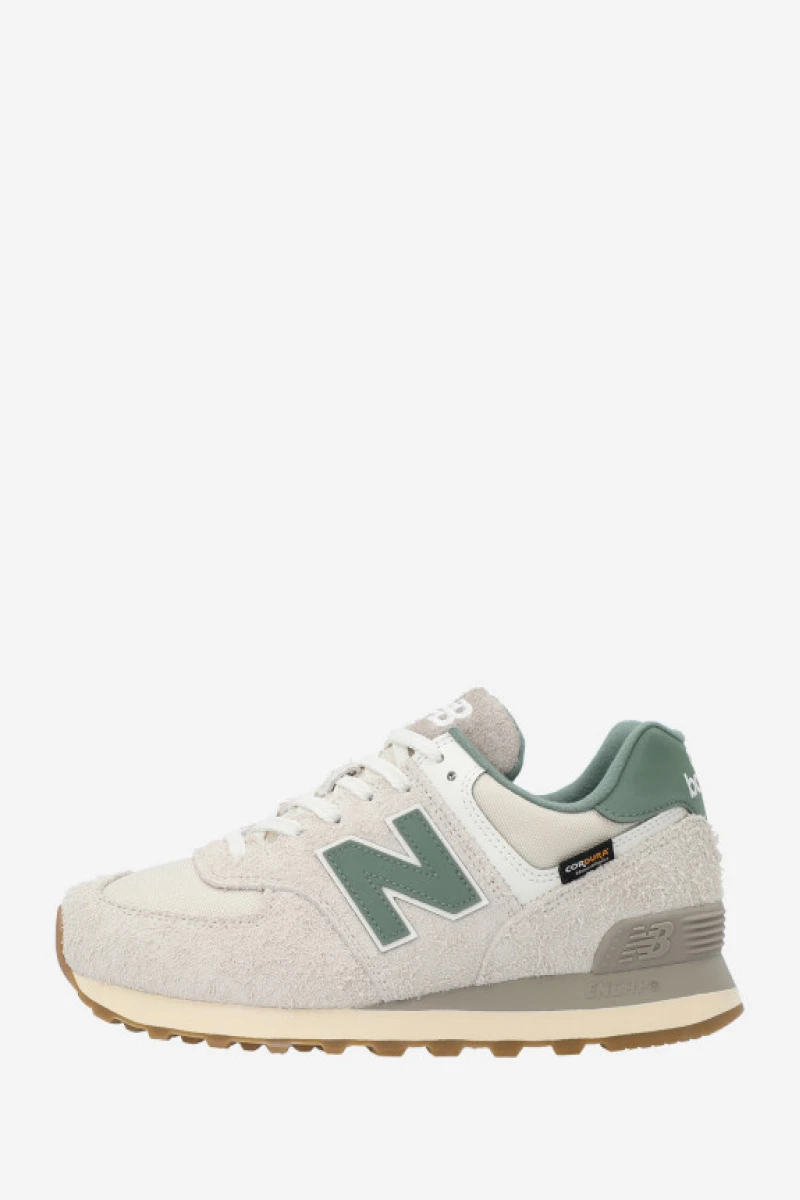 <span style="font-weight: 400;">New Balance 574. Источник: sportmaster.ru </span>