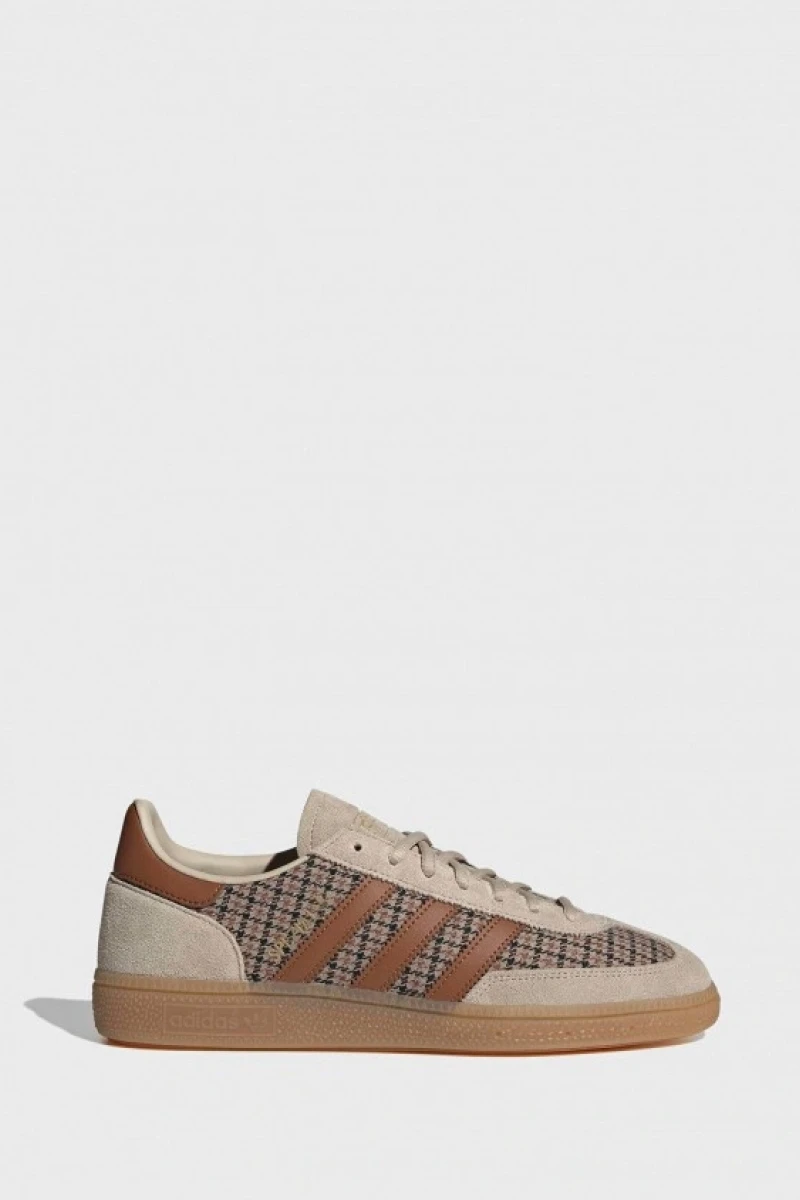 <span style="font-weight: 400;">Adidas Handball Spezial W. Источник: lamoda.ru</span>