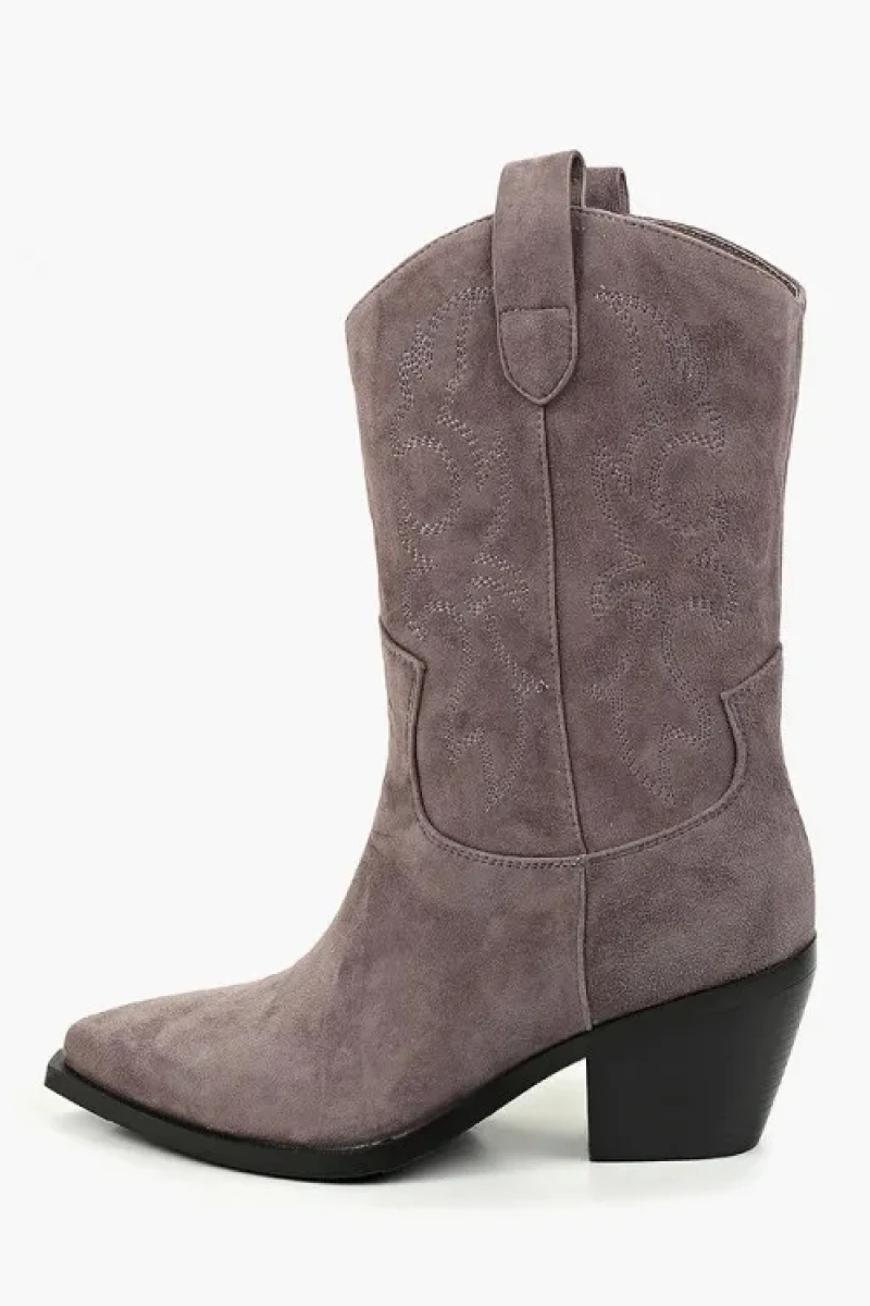 <span style="font-weight: 400;">Казаки. Источник: lamoda.ru</span>