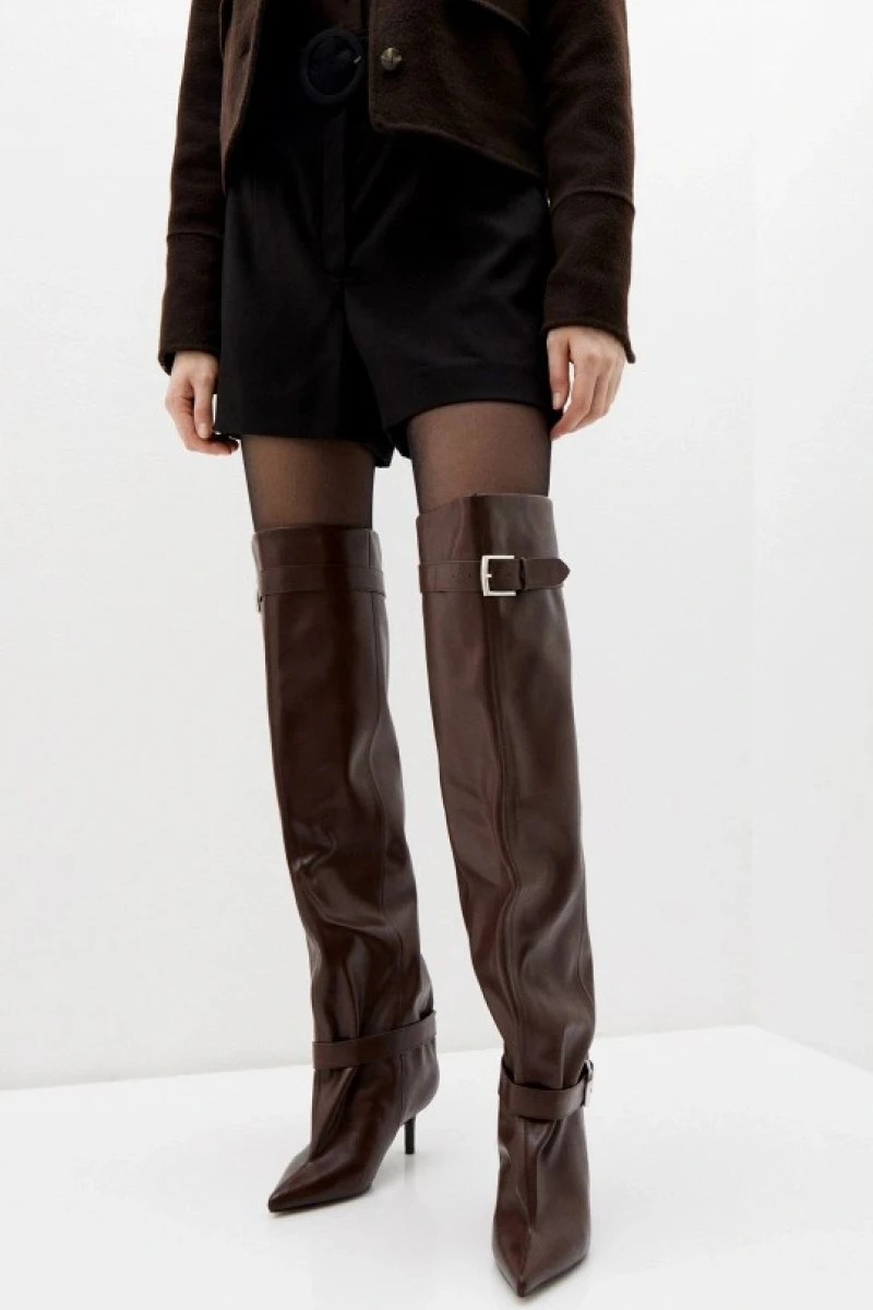 <span style="font-weight: 400;">Ботфорты с застежками. Источник: lamoda.ru</span>
