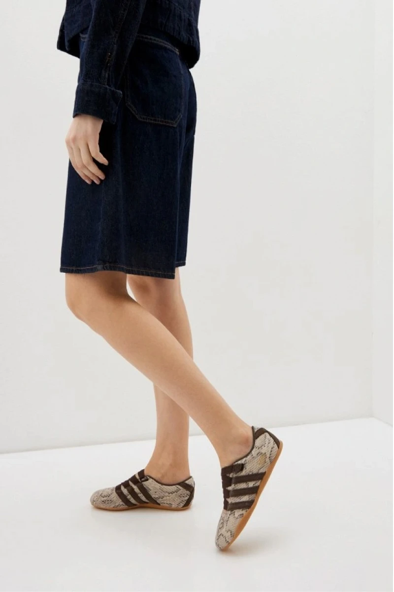 <span style="font-weight: 400;">Балетки со змеиным принтом. Источник: lamoda.ru</span>