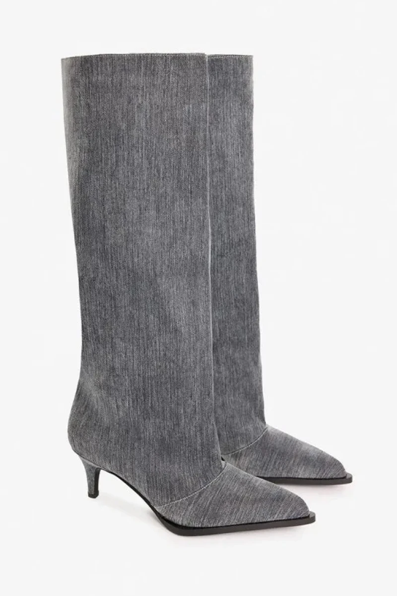 <span style="font-weight: 400;">Высокие сапоги из денима. Источник: lamoda.ru </span>