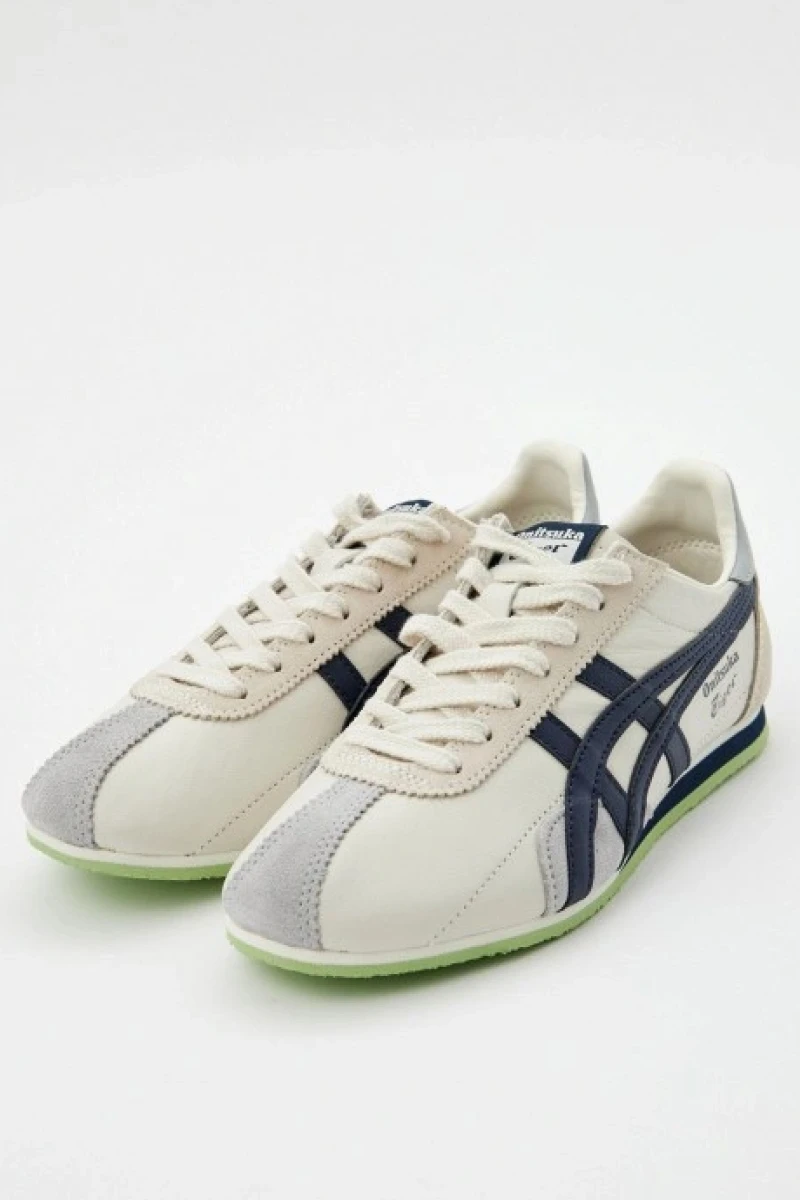<span style="font-weight: 400;">Onitsuka Tiger Runspark White Cream Navy. Источник: lamoda.ru</span>
