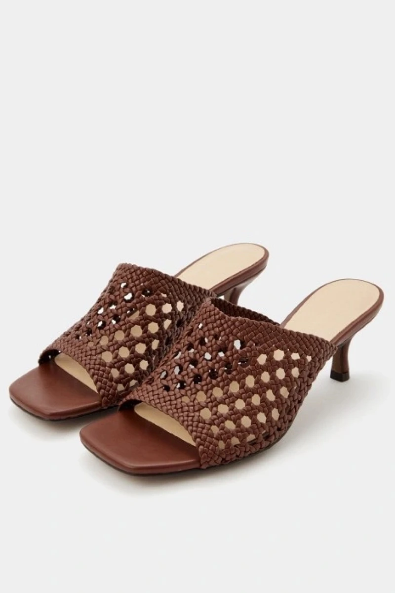 <span style="font-weight: 400;">Мюли с открытым мысом. Источник: lamoda.ru</span>